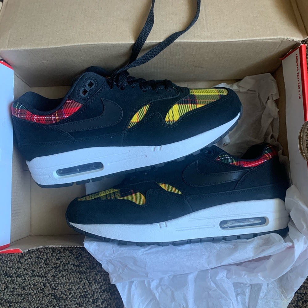 Plaid Nike Air Max’s! Never been worn.